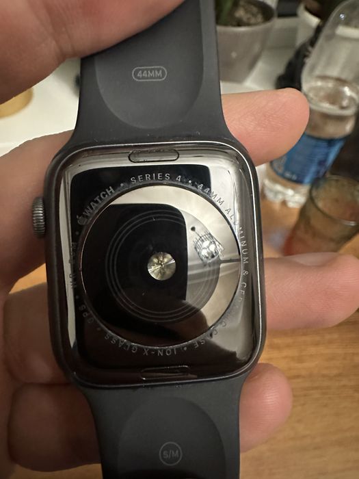 Продам Apple watch 4 series 44 мм. Продам часы