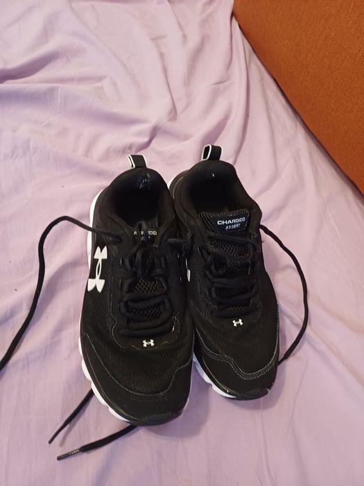 Adidasi Under Armour marimea 38.5