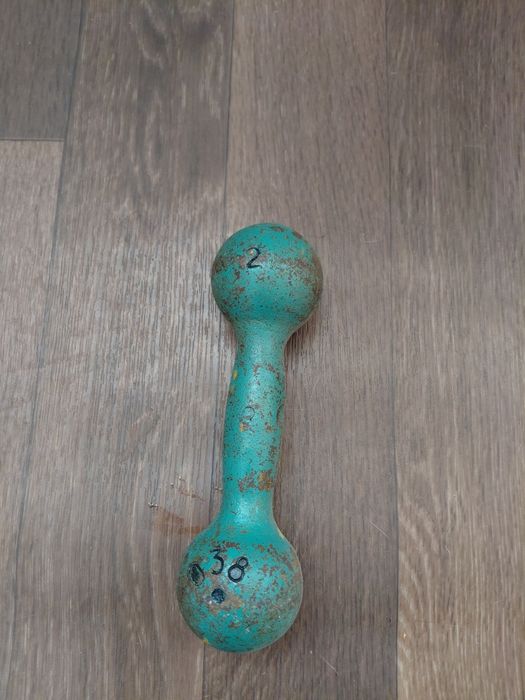 Продам гирю 2 кг. 1 шт за 3 000  тысячи.