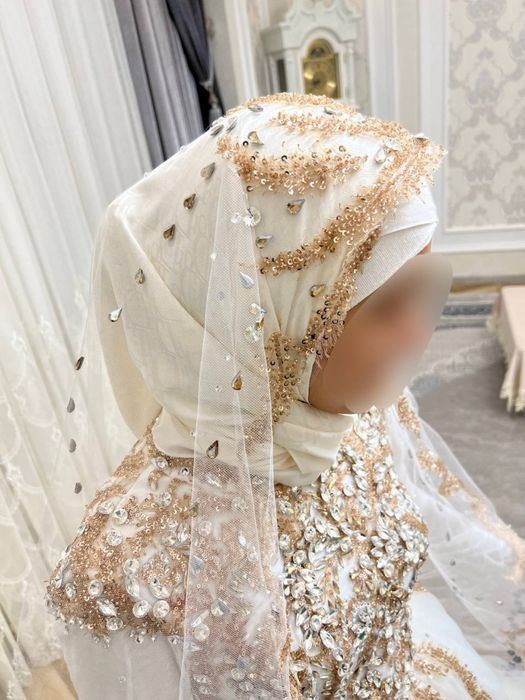 Hermafroditning ozini sorishi va bir vaqtning ozida sikilishi pornosini tomosha qiling