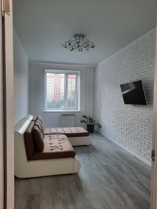 Люстра в современном стиле.