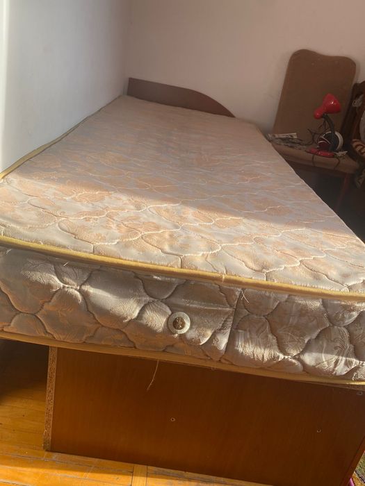 2 кровати с матрасами