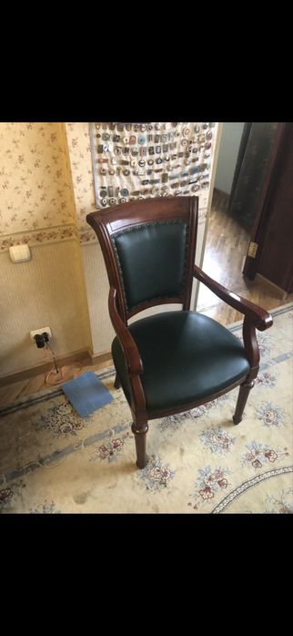 Итальянское кресло из массива дерева (классика)