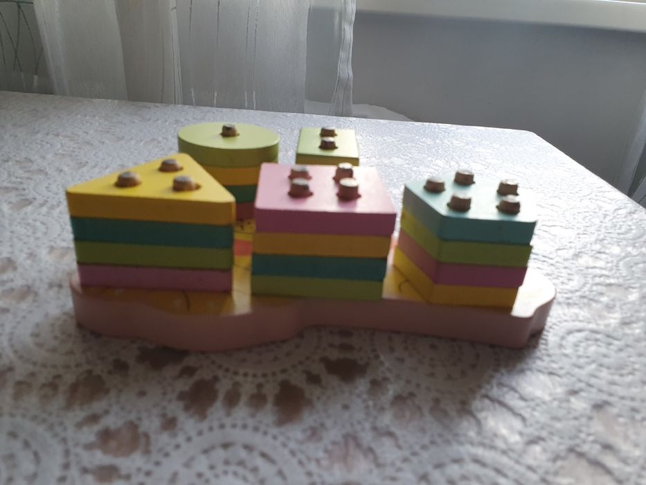 Продам детскую развивающую игрушку