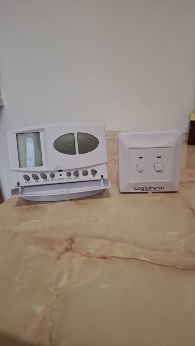 Termostat ambiental wireless digital programabil cu transmisie radio L