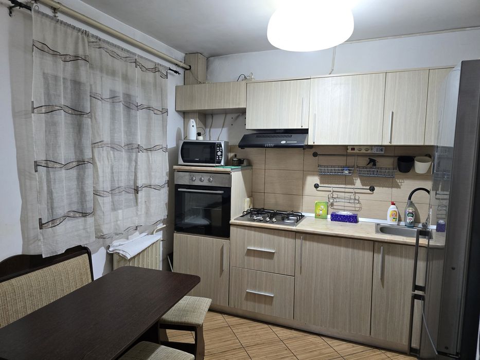 Închiriez apartament 3 camere Sos Giurgiului