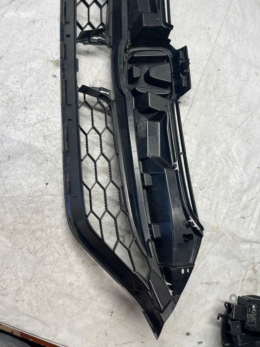 3 броя предна решетка Honda CR-V 2019-