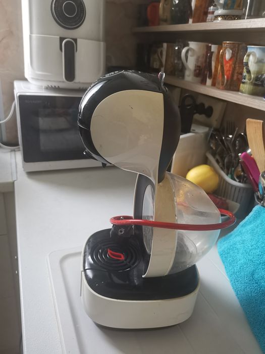 Продавам кафемашина за капсули Nescaffe Dolce gusto на Krups