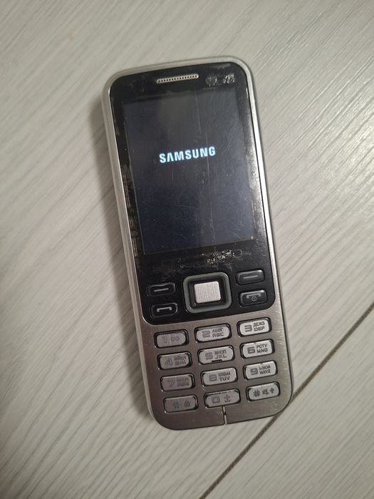 Кнопочный телефон самсунг