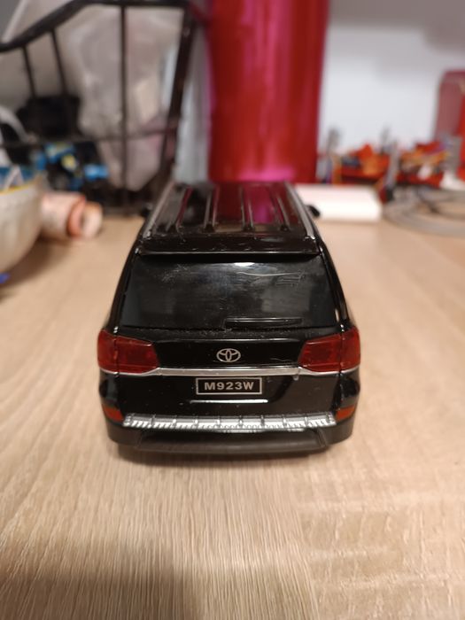 Машинка игрушечная