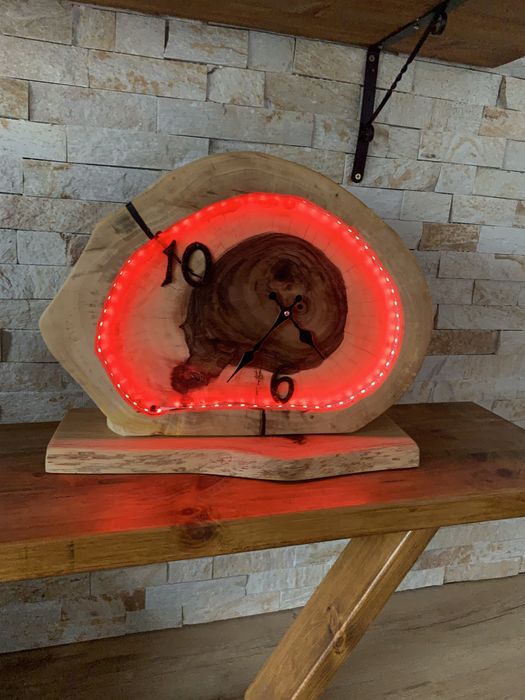 Нощна лампа-часовник