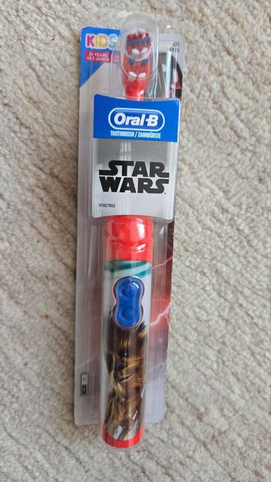 Детска eлектрическа четка за зъби oral b- star wars