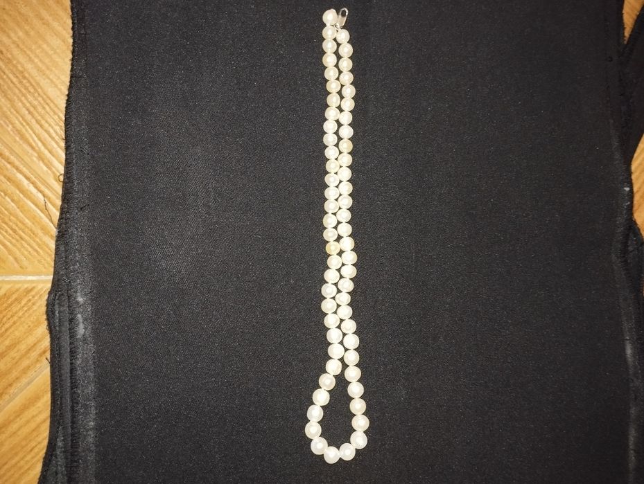 Бусы ( колье) из жемчуга.