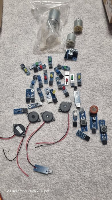 Arduino uno 4 placi si 2 ecrane