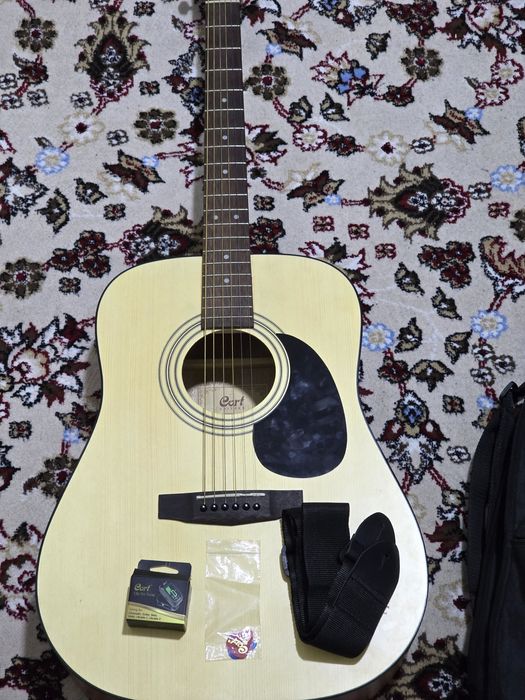 Sotuvda: Cort AD810 OP, afsonaviy dreadnought akustik gitara.