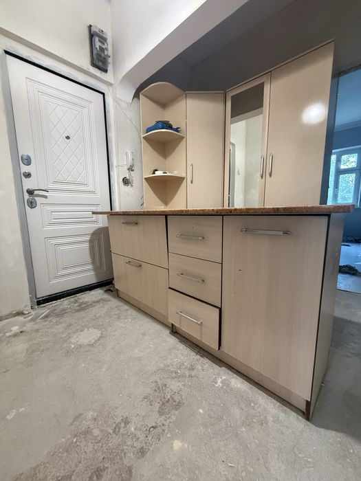 Кухонные шкафы,прихожка