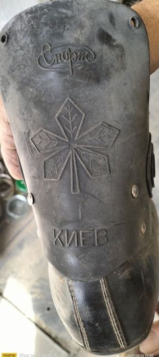 А ракетки для бадминтона, скакалки.