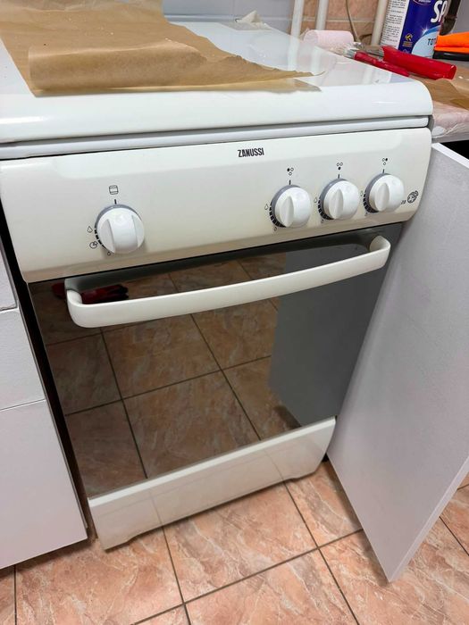 Aragaz Zanussi 4 arzatoare, 50 cm, stare buna