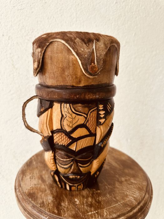 Африкански ръчно изработен барабан с резба