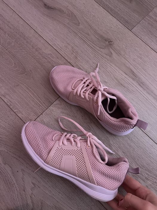 adidasi roz marimea 35-36