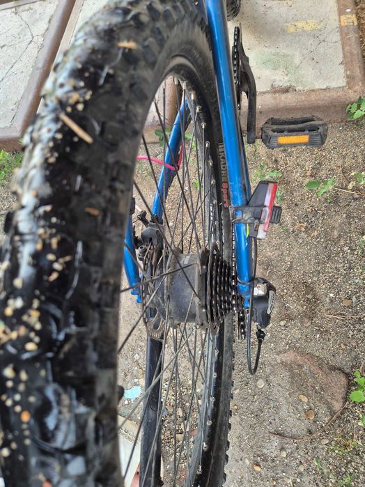 Prophete Graveler de 27.5 inch, echipată cu un motor spate Blaupunkt și baterie pe cadru.