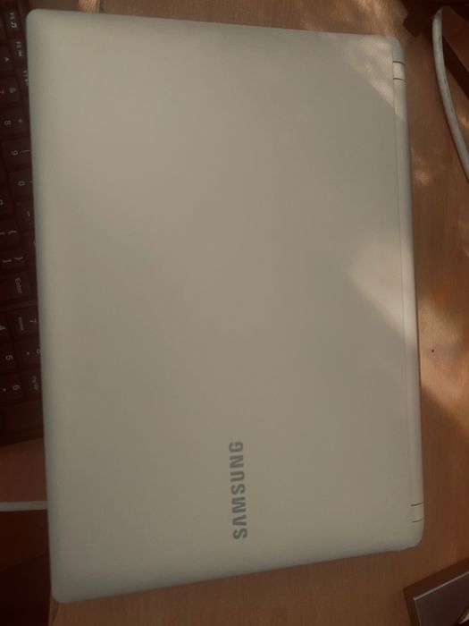 Vind  doua mini lapto