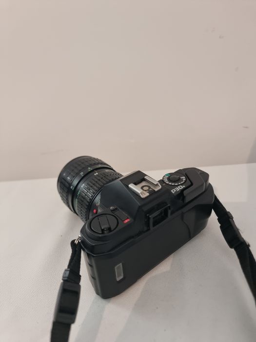 Pentax P30N cu obiectiv Pentax-A 28-80mm