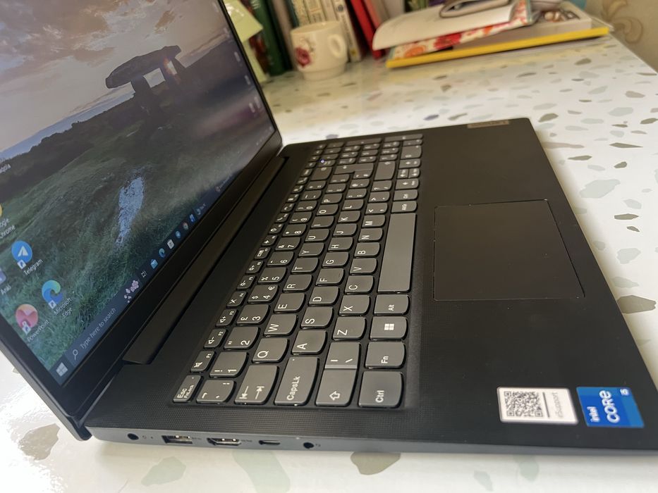 Lenova V15 G3 IAP / i5 12-avlod / 8GB / 512GB SSD / Ideal holat