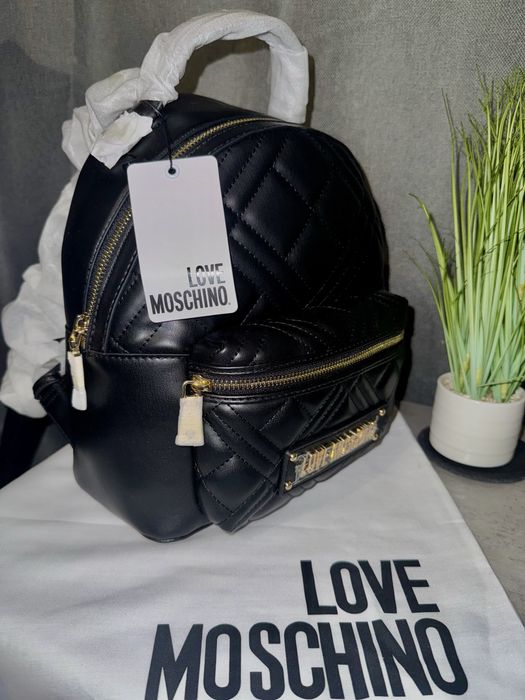 Чисто нова раница Love Moschino