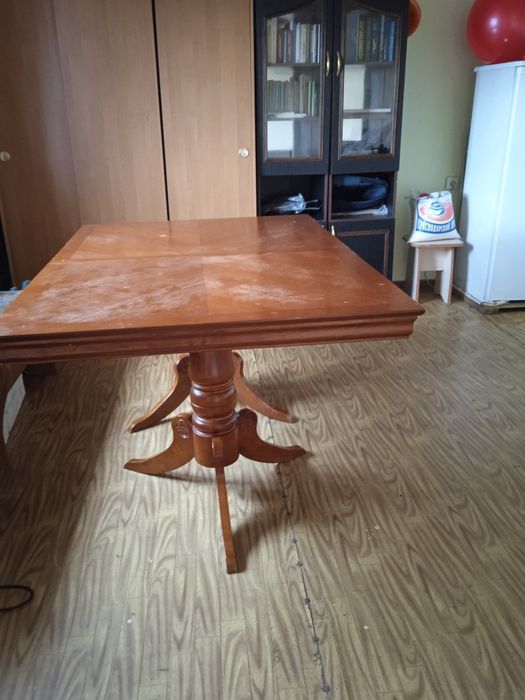 Продаю гостинный стол. 195/75см.