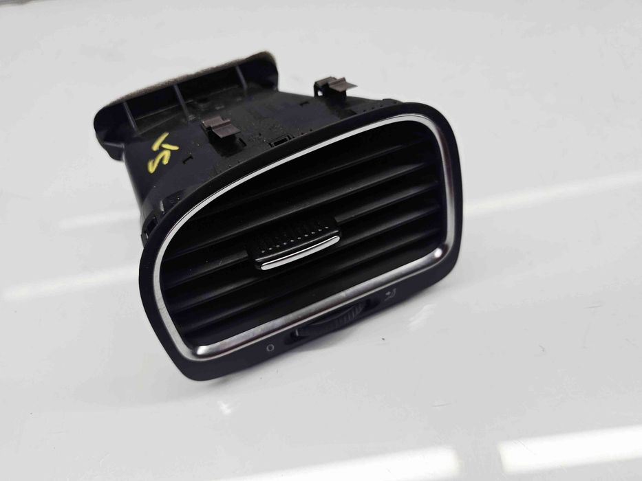 Grila aerisire stanga Volkswagen Golf 6 (5K1) [Fabr 2009-2013] 5K0819