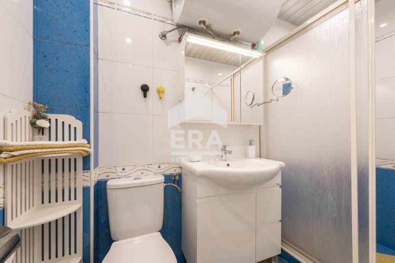 Тристаен, обзаведен, югоизточен апартамент за продажба, в тухлена сгра