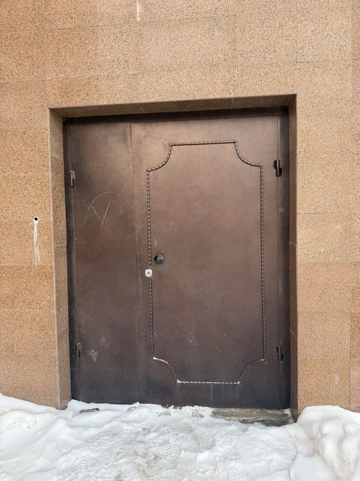 Продам металлическую входную дверь