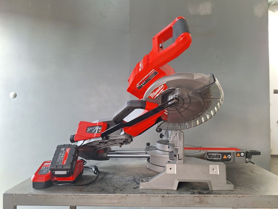 Акумулаторен настолен потапящ циркуляр MILWAUKEE M18 FMS254