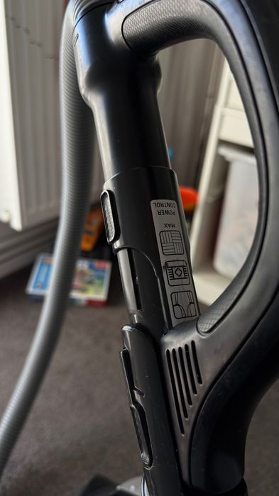 Aspirator Rowenta - Silence Force Extreme - Multi Cyclonic (fără sac)