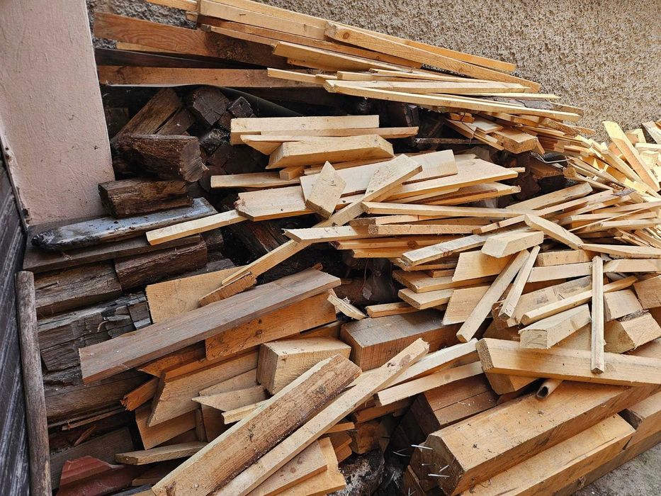 Дърва , за огрев , Има летви, греди , бор, паркет, дървени скариди.