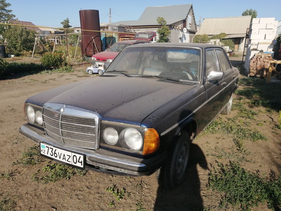 Мерседес 123 седан