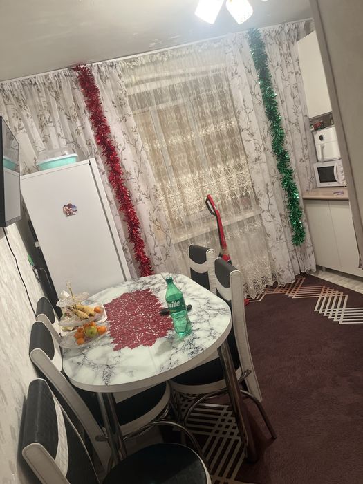 Продам стол и 6 стульев