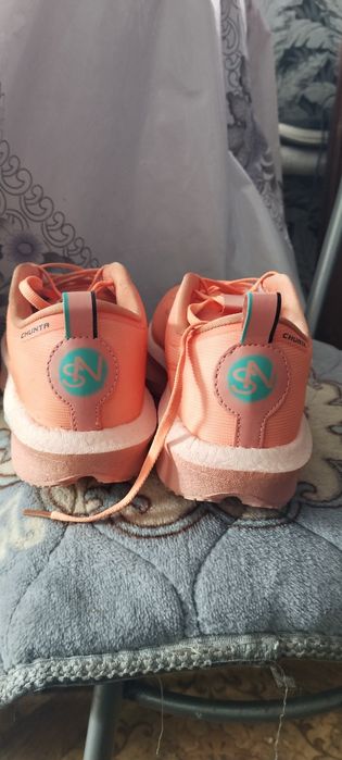 Продам кроссовки