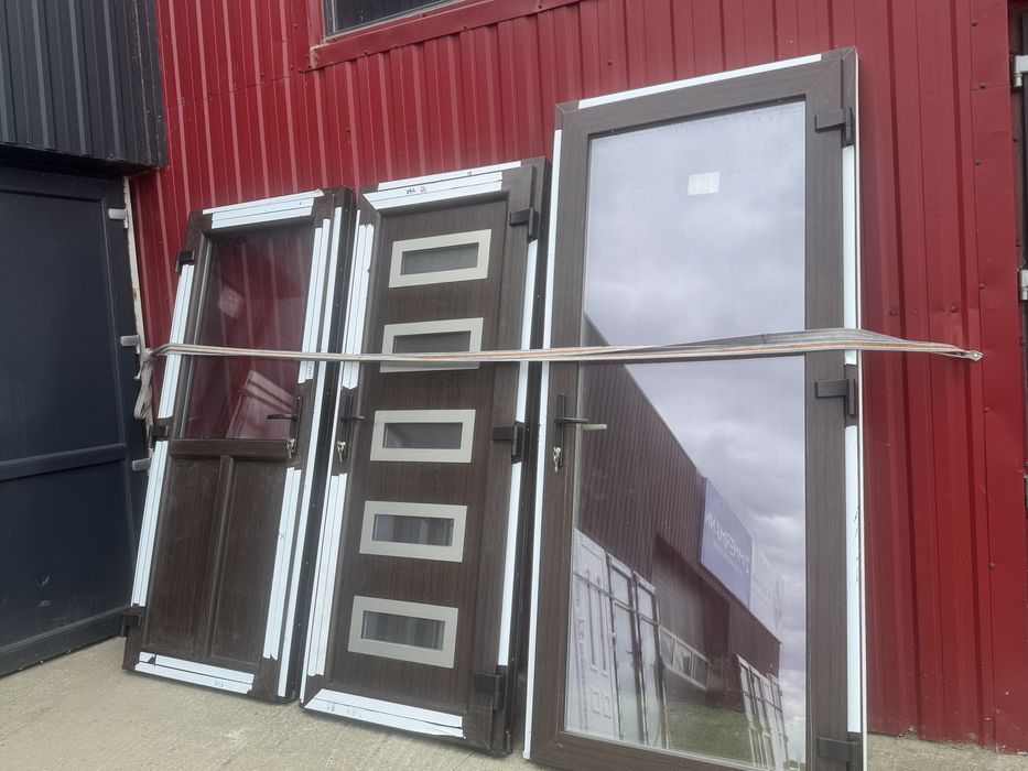 Usi si ferestre PVC din stoc - Disponibile imediat . Diferite marimi si culori .