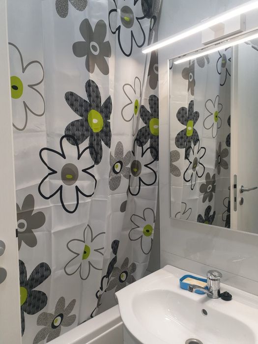 închiriez apartament