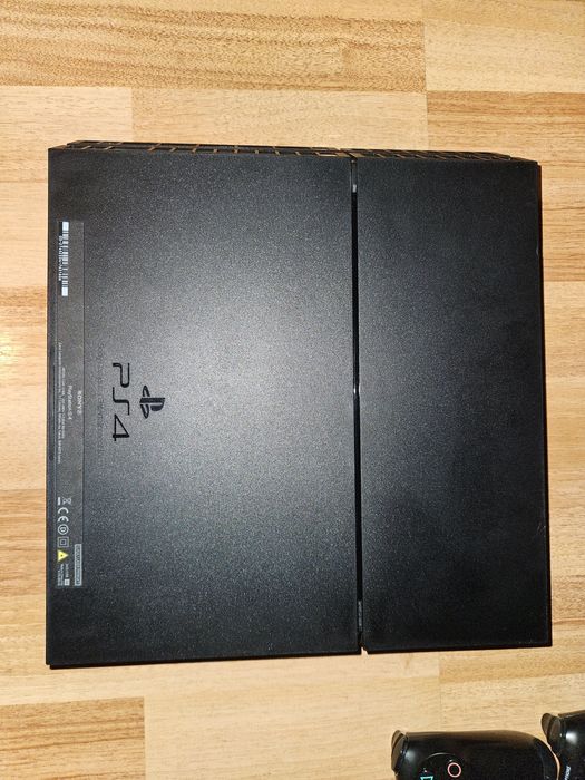 Consola Playstation 4 1TB + 2 controllere