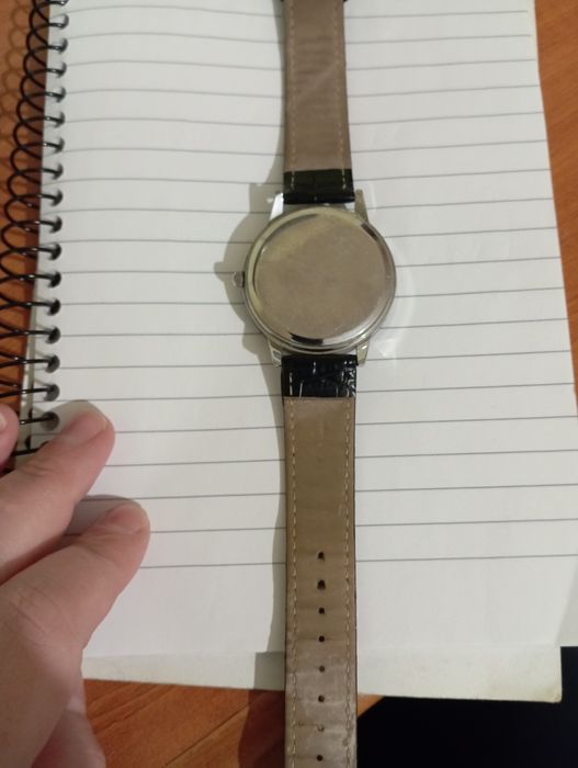 Vând ceas pentru piese