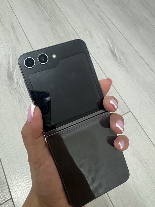 Продам Samsung Galaxy Z Flip 5