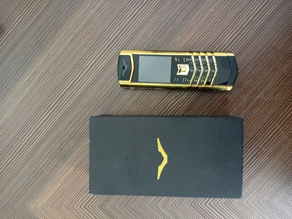 Кнопочный Vertu K8+Gold