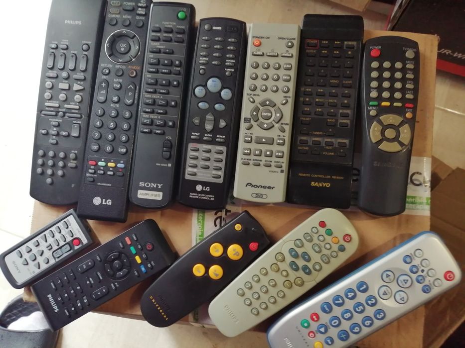 Lot 10 telecomenzi Philips ,Sony , LG , Pioneer, Sanyo funcționale