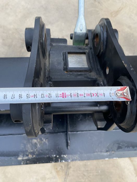 Бързосменник за мини багер нови!!