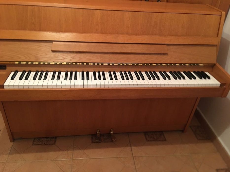 Pianina: albe, negru, natur //  vanzare sau inchiriere  //  Suceava