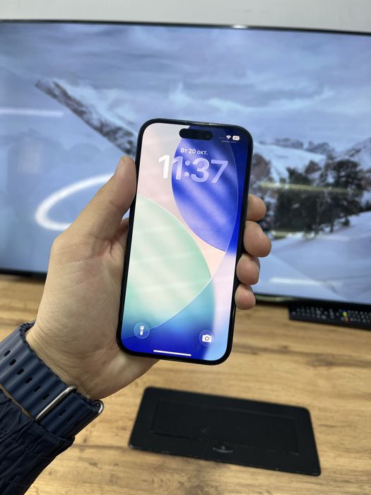 Телефон iPhone 15