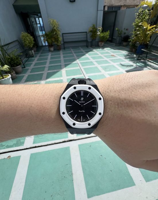 Чисто нов часовник Audemar Piguet x Swatch Royal Pop